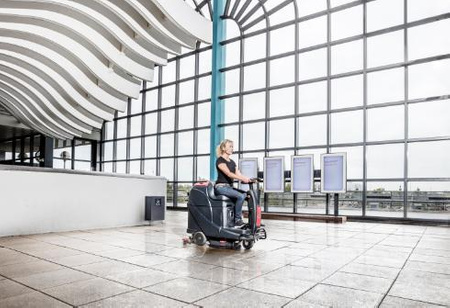 VIPER AS 530R automat szorujący z operatorem jezdnym